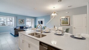 Townhouse, 5 kamar tidur | Dapur pribadi | Mesin pembuat kopi/teh, lemari es, oven, dan pemanggang roti