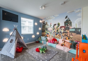 House, 5 Bedrooms | Children's area