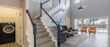 獨棟房屋, 6 間臥室 | 樓梯