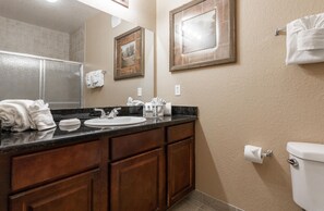 Apartamento, 3 habitaciones | Baño | Toallas