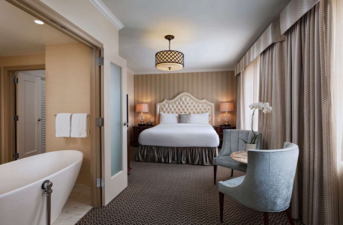 Experience Soothing Moments & Luxury! Indoor Swimming Pool, Pets are Welcome!