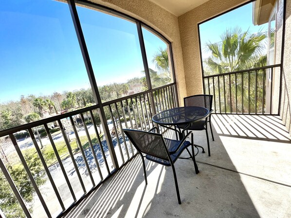 Condo, 3 chambres | Balcon