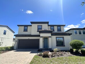 House, 4 Bedrooms | Exterior