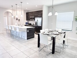 Casa, 4 habitaciones | Cocina privada | Frigorífico, horno, cafetera o tetera y tostadora