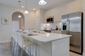 House, 4 Bedrooms | Private kitchen | Fridge, oven, coffee/tea maker, toaster