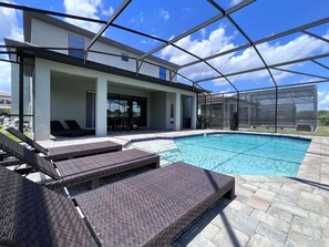 House, 5 Bedrooms | Pool