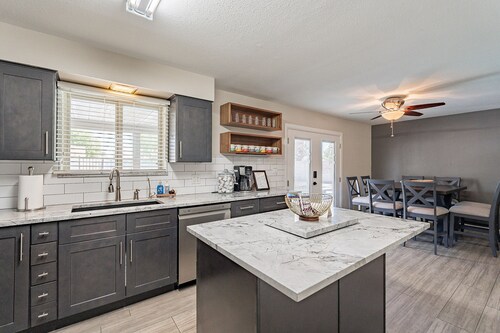 Tempe Getaway with Private Pool & Amazing Location!