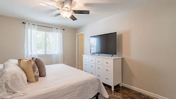 3 camere, una scrivania, ferro/asse da stiro, culla da viaggio