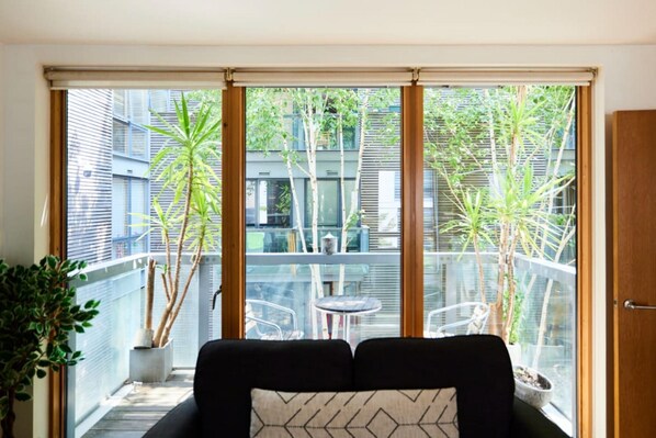 Apartment | 2 bedrooms - The Jasper Walk Escape - Charming 2bdr Flat With Balcony (London)