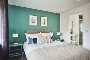 3 عدّة غرف نوم ومكتب ومكواة/لوح كي وسرير سفر