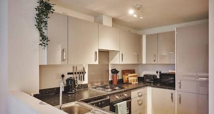 Coventry Serviced Home for 6 +2, 150Mbp Wi-Fi + Parking