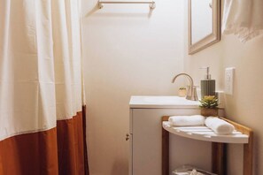 Bathtub, hair dryer, towels