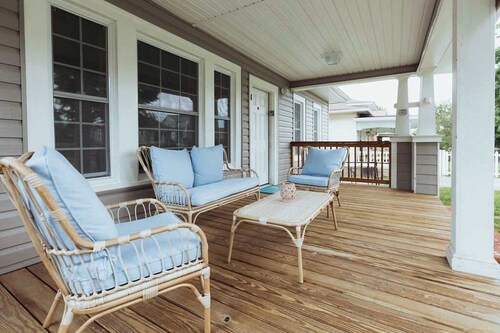 Modern Farmhouse Apt - Pet-Friendly, Near Downtown L2