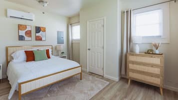 1 bedroom, desk, iron/ironing board, WiFi