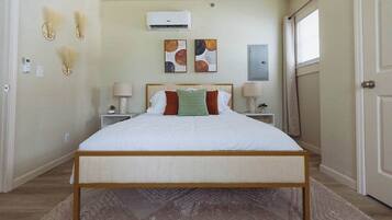 1 bedroom, desk, iron/ironing board, WiFi