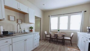 Private kitchen - Lamont 4 1 Bed Pet-Friendly Apt (Johnson City)