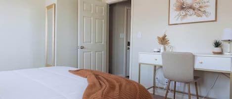 1 chambre, bureau, fer et planche à repasser, Wi-Fi