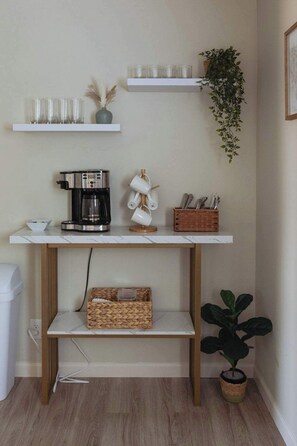 Interior - Lamont 5 1Bed Pet-Friendly Apt (Johnson City)