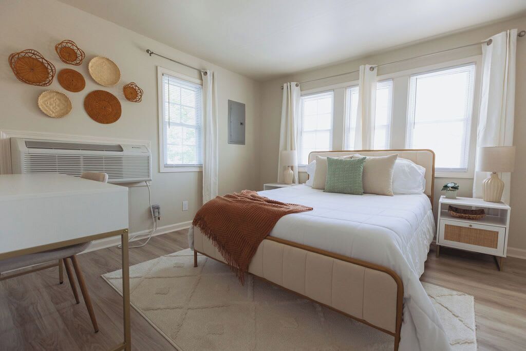 1 bedroom, desk, iron/ironing board, WiFi