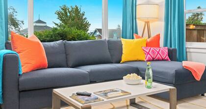 Vibrant Parkside Retreat -Newly Renovated, Hot Tub & Walkable to Downtown!