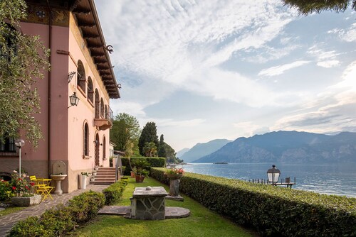 Villa Schlosser Lake Front & Private Pool