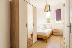 3 bedrooms, iron/ironing board, Internet, bed sheets