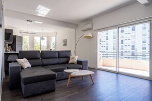 Living area - Le Madrid avec balcon proche Croisette et Palais (Cannes)