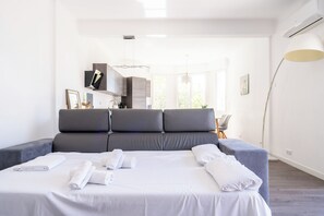 2 bedrooms, iron/ironing board, Internet, bed sheets - Le Madrid avec balcon proche Croisette et Palais (Cannes)