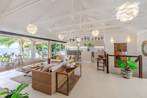 Smart TV, stereo - Beachfront Villa Bilawi At Oak Beach (Oak Beach)