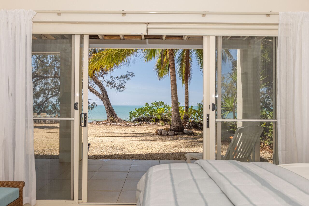 3 habitaciones, tabla de planchar con plancha y cuna de viaje 