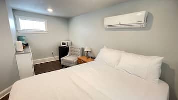 Desk, WiFi, bed sheets
