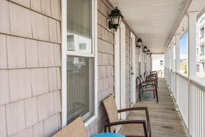 Property grounds - *Sleeps 2 | Hampton Beach Suite | Pet Friendly - (Hampton)
