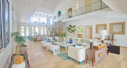 Modern Villa With Ocean View and Service Staff