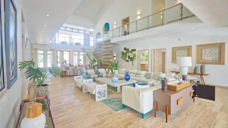 Modern Villa With Ocean View and Service Staff