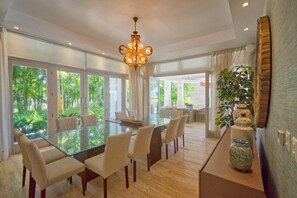 บ้านพัก, สูบบุหรี่ได้ | 5 ห้องนอน