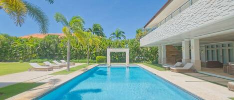 Villa, Smoking | 5 bedrooms