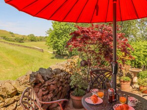 Outdoor dining - The Hay Loft (Kendal)