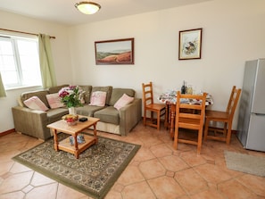 Cottage | Living area