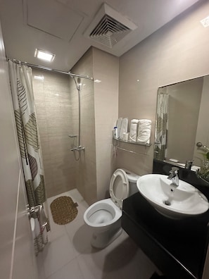 Standard-Apartment, 1 Queen-Bett, Raucher | Badezimmer