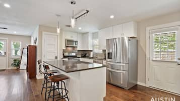 Lò vi sóng, lò nướng, bếp nấu, máy rửa bát