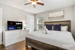 3 bedrooms, desk, iron/ironing board, free WiFi