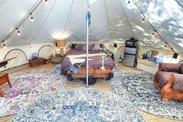 Glamping tent with TV & Roku ( Netflix, Amazon Prime, Hulu, Etc)
Vacuum Cleaner, Heater, Ceiling and floor fans, Electric Blanket, Refridgerator, Freezer, Cooking Supplies, Microwave, and much more.