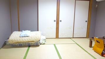 1 bedroom, desk, free WiFi, bed sheets