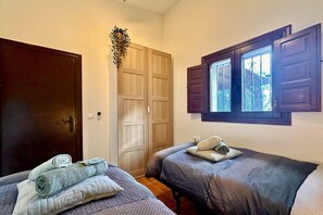3 bedrooms, iron/ironing board, travel cot, free WiFi - Villa in Malaga, private pool and sea view (Cartama)