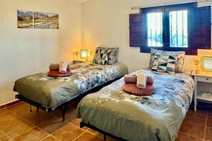 3 makuuhuonetta, silitysrauta/-lauta, vauvan matkasänky, ilmainen Wi-Fi