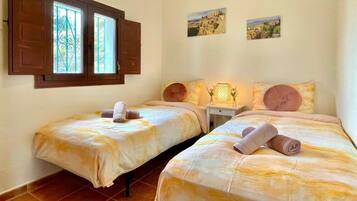 3 soverom, strykejern/-brett, reiseseng for barn og wi-fi (inkludert)