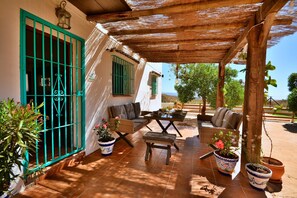 Outdoor dining - Villa in Malaga, private pool and sea view (Cartama)