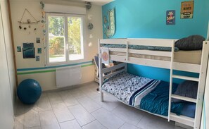 3 chambres, fer et planche à repasser, Wi-Fi, draps fournis