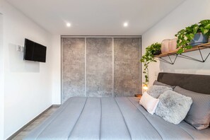 2 bedrooms, desk, iron/ironing board, travel cot