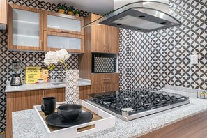 Frigorifero, microonde, forno, macchina per tè/caffè